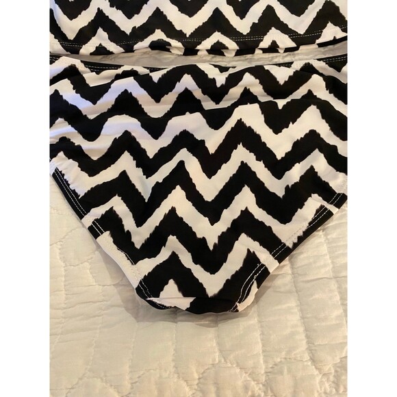 Catalina Womens 2 Piece Halter Top Black & White Size Medium Beach Pool Vacation - Picture 7 of 10